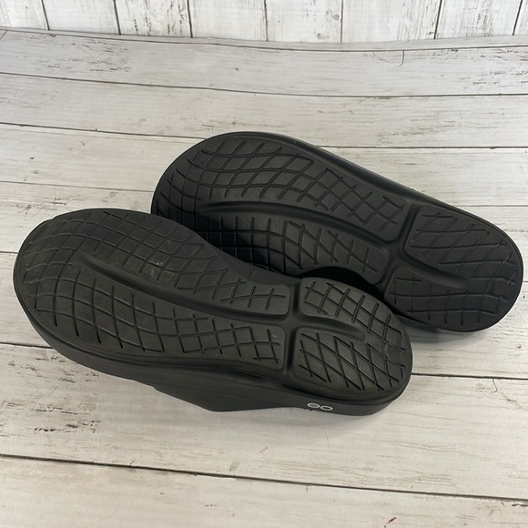 Oofos OOahh Black Slide - Picture 6 of 12